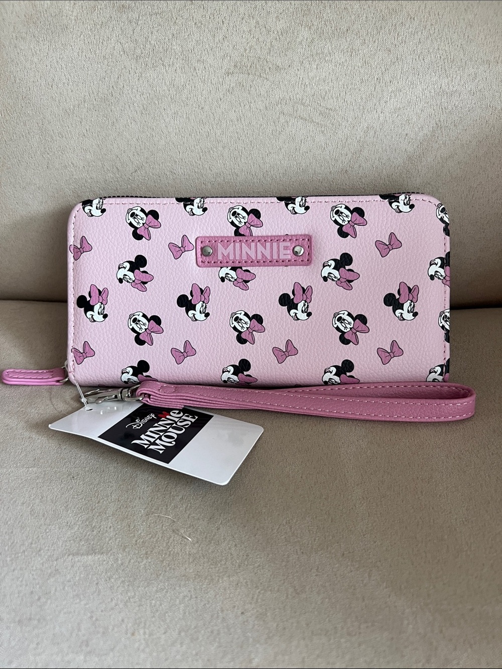 NWT Minnie Mouse Pink Wristlet Wallet